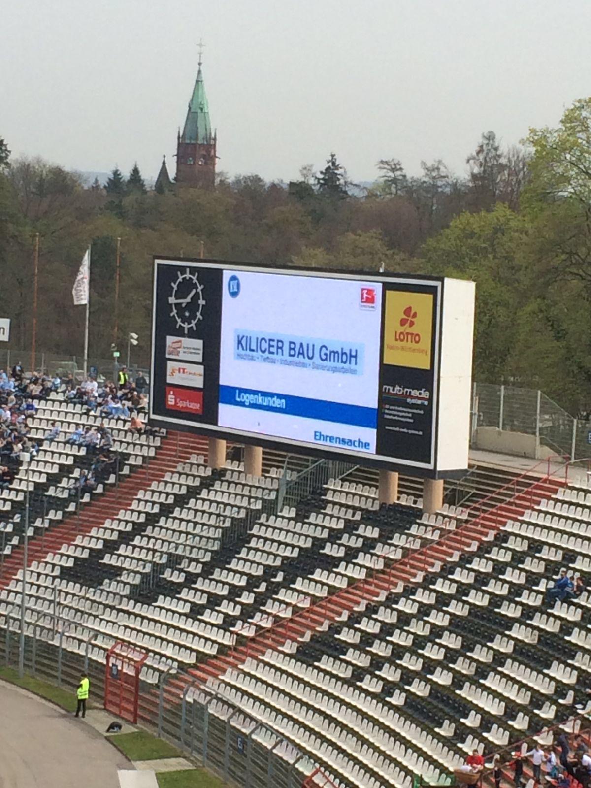 LED-Bandenwerbung von KILICER BAU im Wildparkstadion des Karlsruher SC